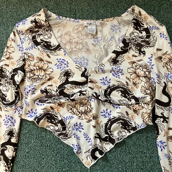 Floral dragon print crop top with handkerchief hems long sleeves bohemian y2k - Picture 2 of 6
